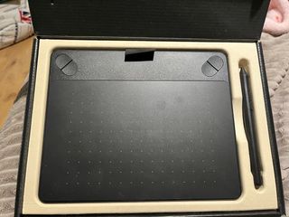 Wacom Intuos Comic M Pen & Touch Tablet