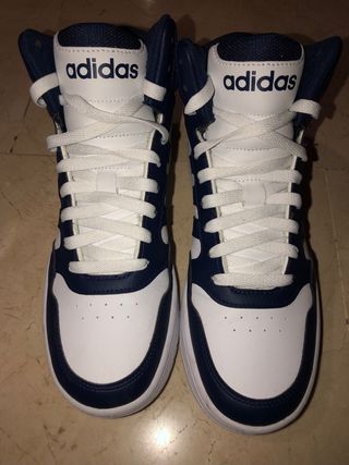 Botas Adidas altas azul marino y blanco