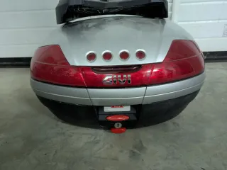 Arcón Givi Moto Rojo y Plateado