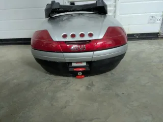 Arcón Givi Moto Rojo y Plateado