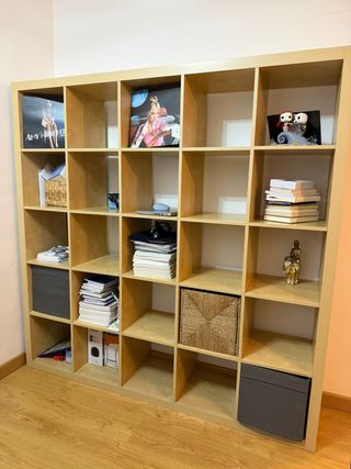 Mueble de salón con 5x5 cajones de almacenaje.