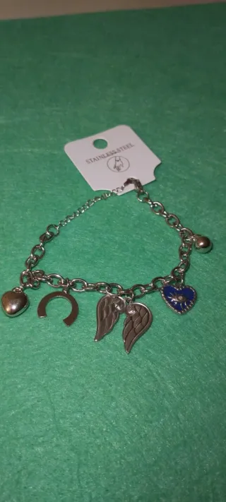 Bracciale con ciondoli cuore, ali e ferro di caval
