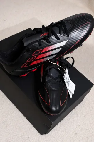 Botas fútbol Adidas F50 Club FG/MG – nuevas