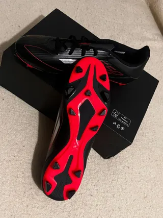 Botas fútbol Adidas F50 Club FG/MG – nuevas