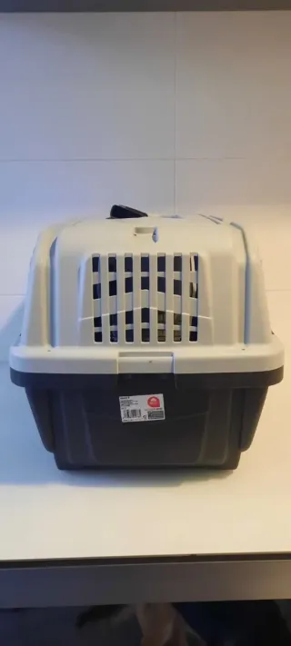Transportín perro gris y blanco