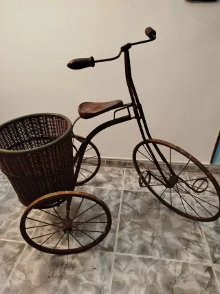 Bicicleta antigua decorativa