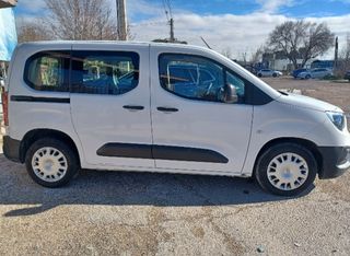 Opel Combo 1.5 td 100cv. 5 puertas año 12/2021