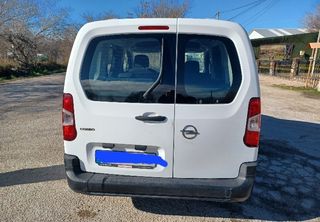 Opel Combo 1.5 td 100cv. 5 puertas año 12/2021