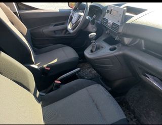 Opel Combo 1.5 td 100cv. 5 puertas año 12/2021