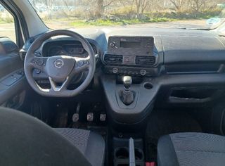 Opel Combo 1.5 td 100cv. 5 puertas año 12/2021