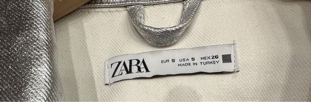 Chaqueta corta plateada Zara