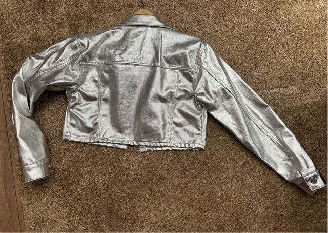 Chaqueta corta plateada Zara