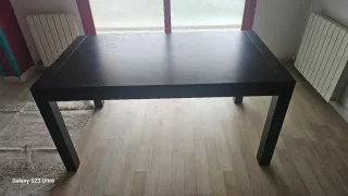 Mesa de comedor negra