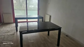 Mesa de comedor negra