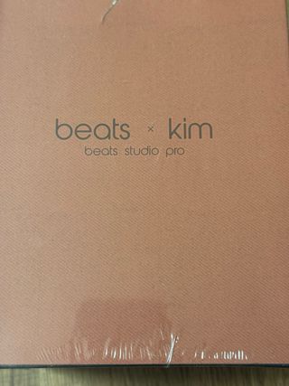 Auriculares Beats x Kim Studio Pro Marrón Rosado