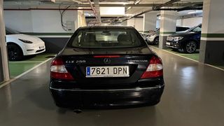 Mercedes CLK 200 Kompressor en color azul marino