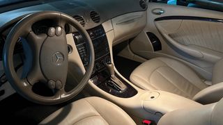 Mercedes CLK 200 Kompressor en color azul marino