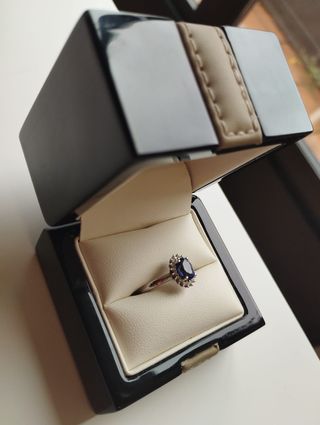 Anillo Compromiso Zafiro Azul y Diamantes