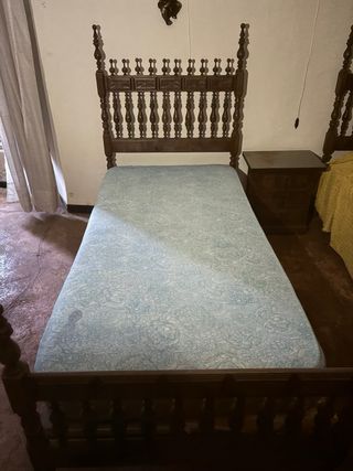 Cama antigua metal y tela