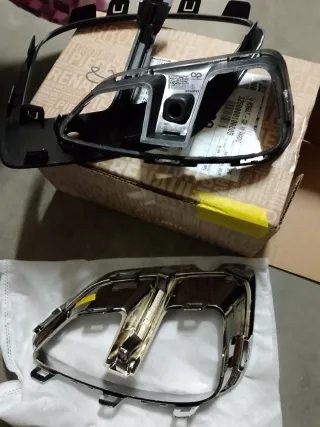 Griglia fendinebbia Renault Captur 2024 dx