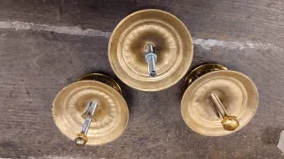 Pomo de puerta latón con escena romántica