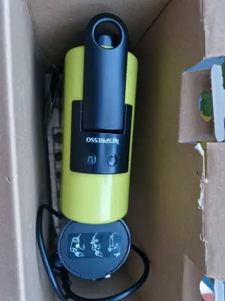 Cafetera Nespresso Essenza Mini Verde