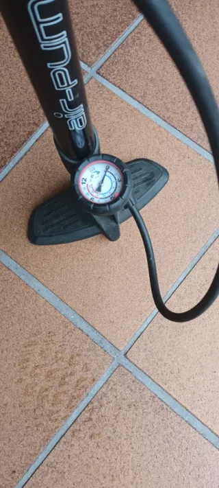 Pompa manuale per pneumatici di biciclette