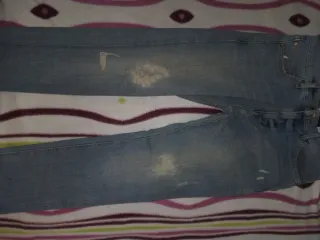 Jeans azules desgastados