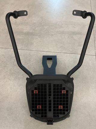 Soporte Porta Maleta Vespa GTS 300 negro