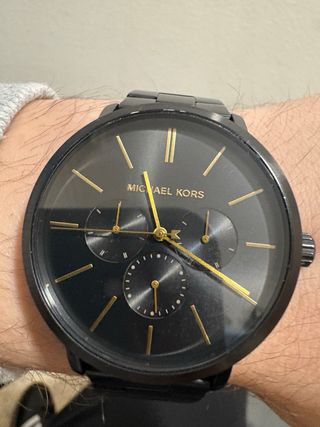 Reloj Michael Kors Negro y Dorado.