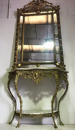 Consola y espejo dorado con mármol