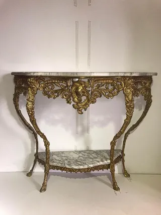 Consola y espejo dorado con mármol