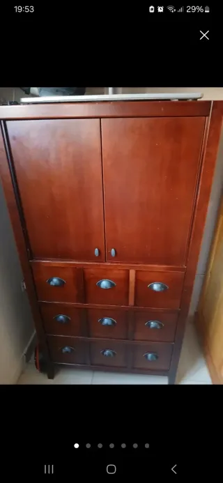 Mueble de madera con cajones