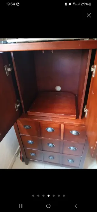 Mueble de madera con cajones