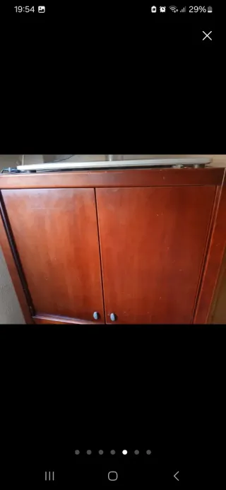 Mueble de madera con cajones