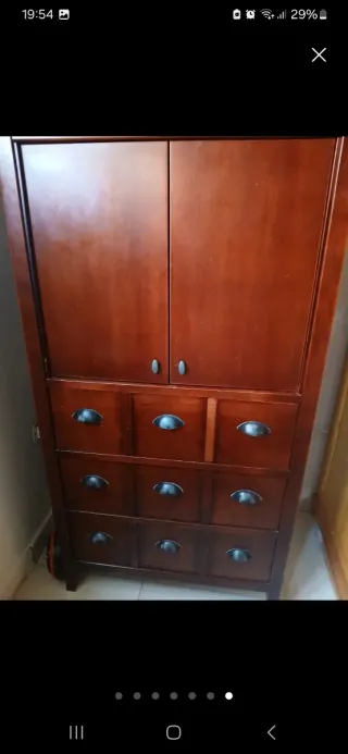 Mueble de madera con cajones