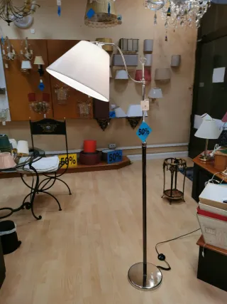 Lampade da terra in tessuto e metallo