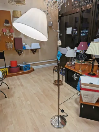 Lampade da terra in tessuto e metallo