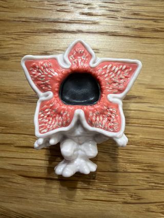 Figura Funko Pop Demogorgon blanco Kinder Joy