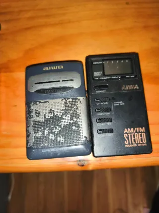Radios Sanyo y Aiwa, el aiwa negro no funciona