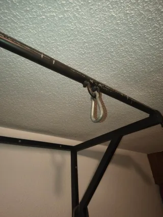 Aparato de dominadas y saco boxeo