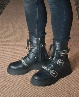 Botas Biker Stradivarius Rock Punk con Cadenas