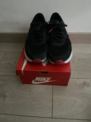 Zapatillas Nike Air Max Negras y Rojas