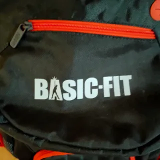 Mochila Basic Fit Negra y Naranja