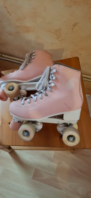 Patines 4 ruedas color rosa talla 40 y talla 38.