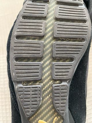 Zapatillas Puma Red Bull Negras y Doradas