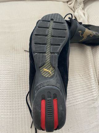 Zapatillas Puma Red Bull Negras y Doradas