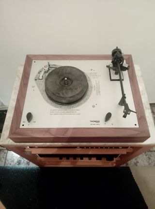 Plinto Thorens Nogal