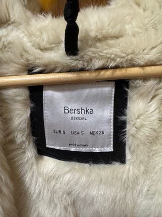 Abrigo Bershka Negro Talla S