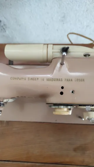 Máquina de coser Singer vintage.